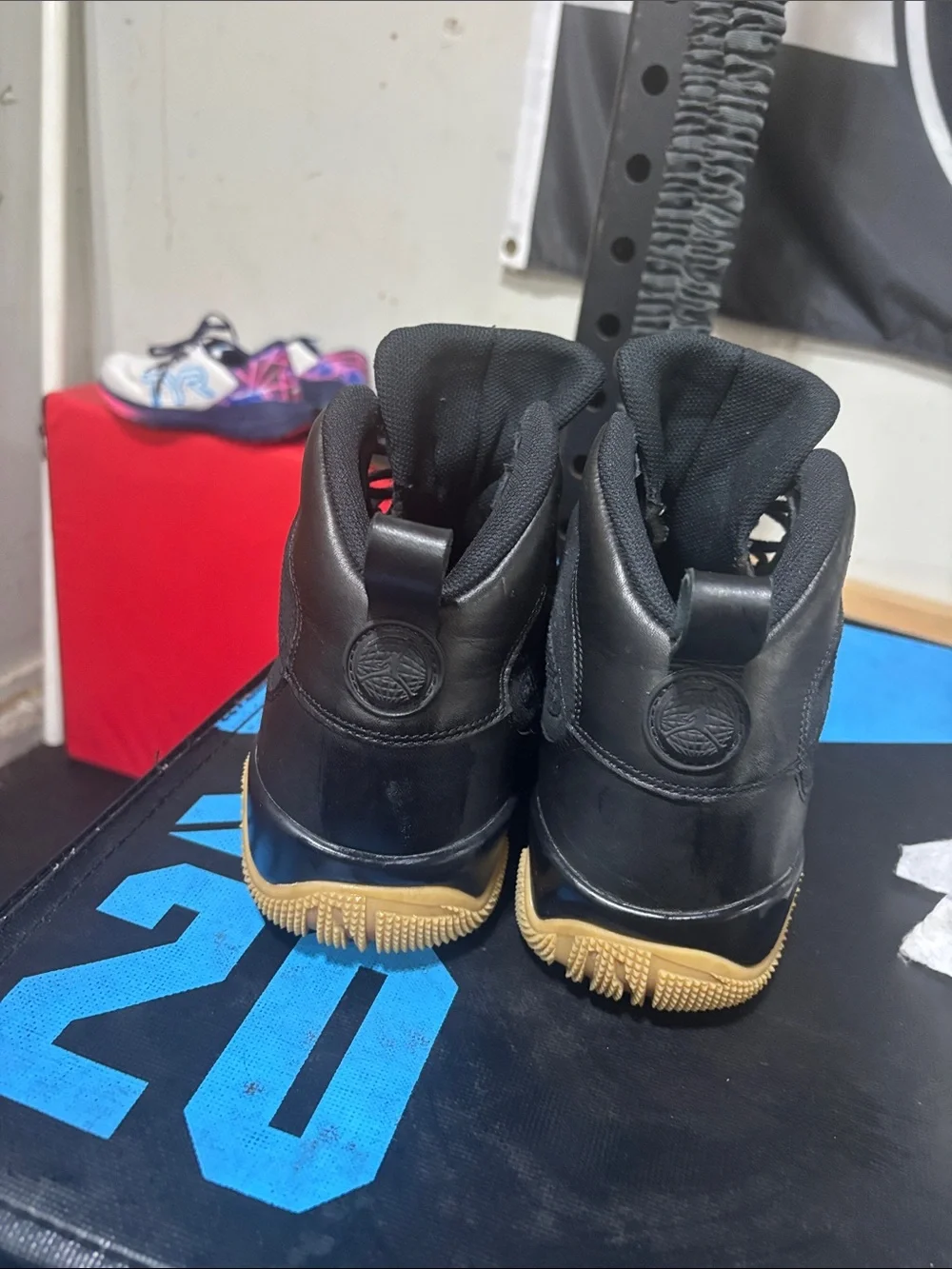 Jordan Mens Black and Gum Mid-Top Boots